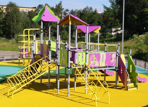 plac zabaw dla dzieci wielofunkcyjny fioletowy foto